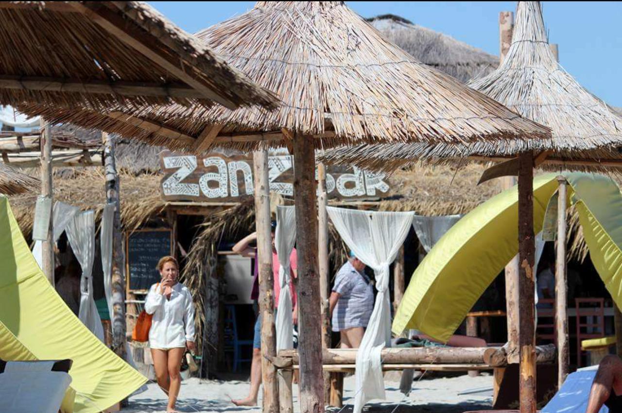 Ferienwohnung Yvo Lioness & Mamaia Nord Năvodari Exterior foto